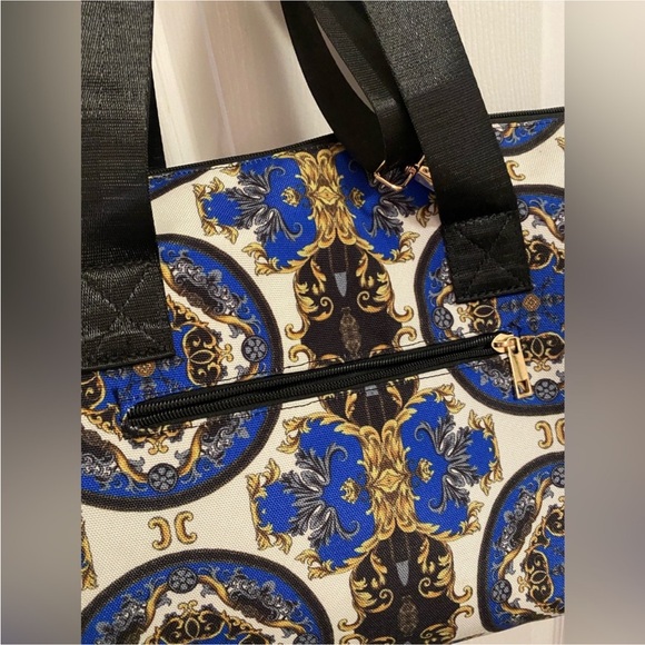 Alice + Olivia Duffel Bag Travel Shoulder Bag in the "Regal Romance" pattern New - Picture 5 of 12